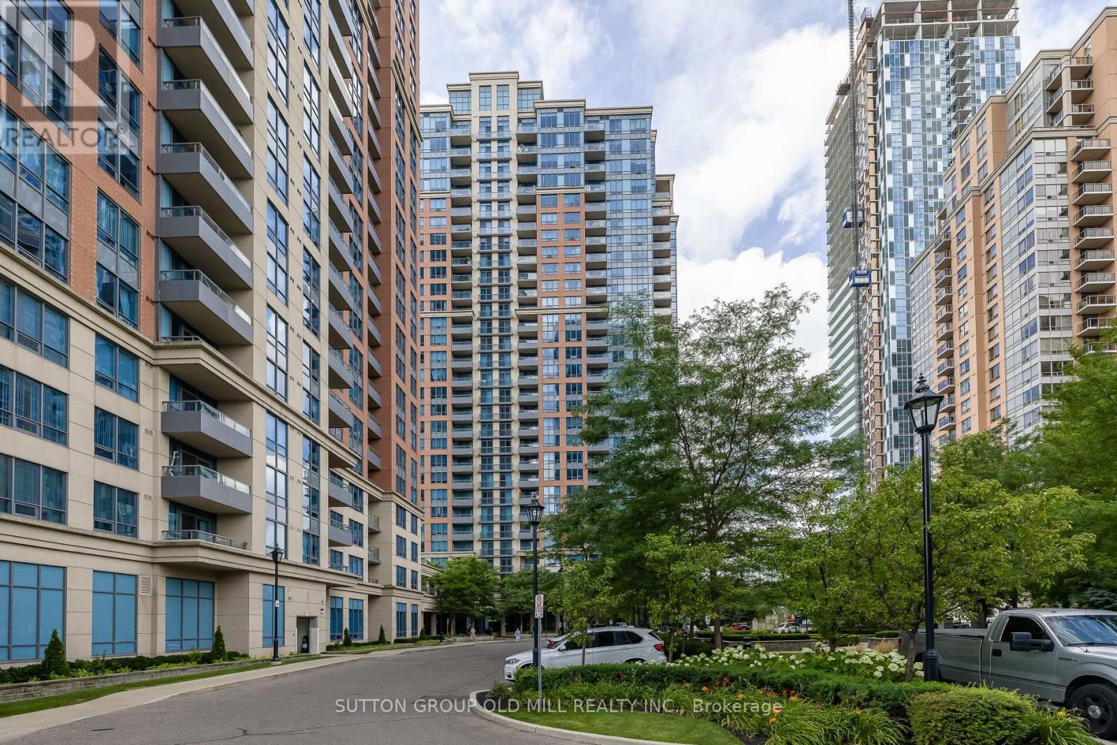 Photo 10 of 744 35 Viking Lane, Toronto ON