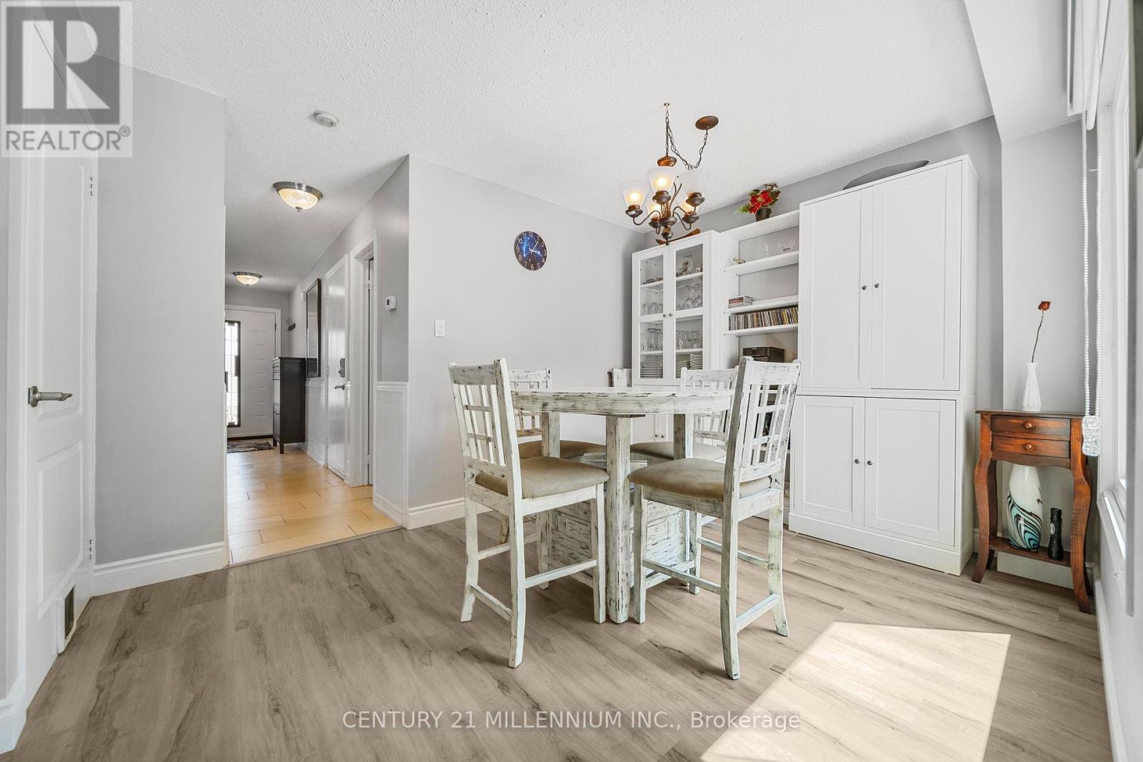 Photo 15 of 34 Gardenia Way, Caledon ON
