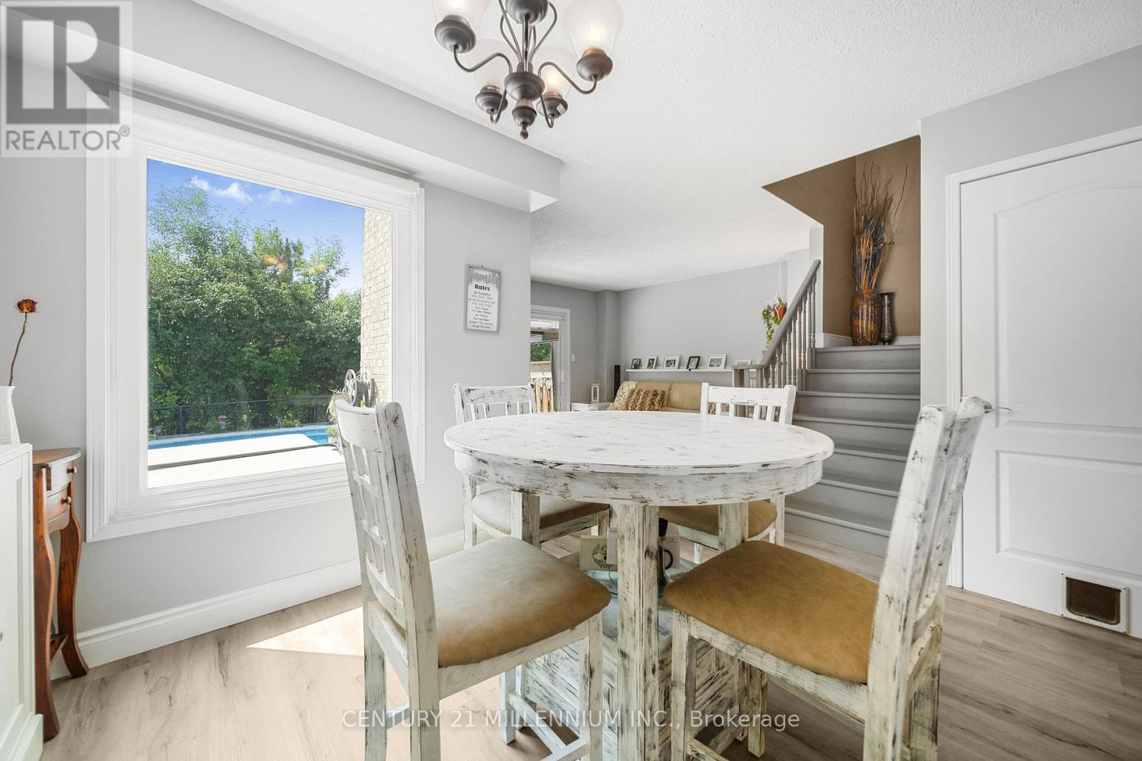 Photo 36 of 34 Gardenia Way, Caledon ON