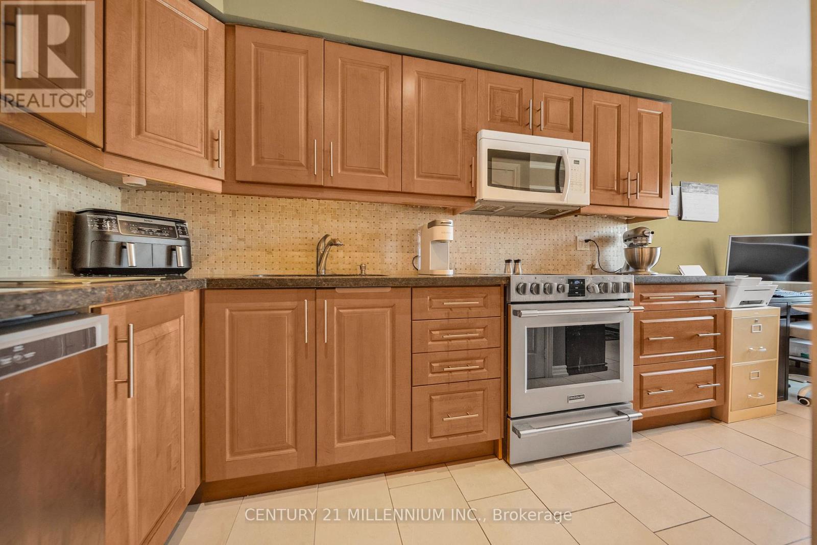 Photo 29 of 34 Gardenia Way, Caledon ON