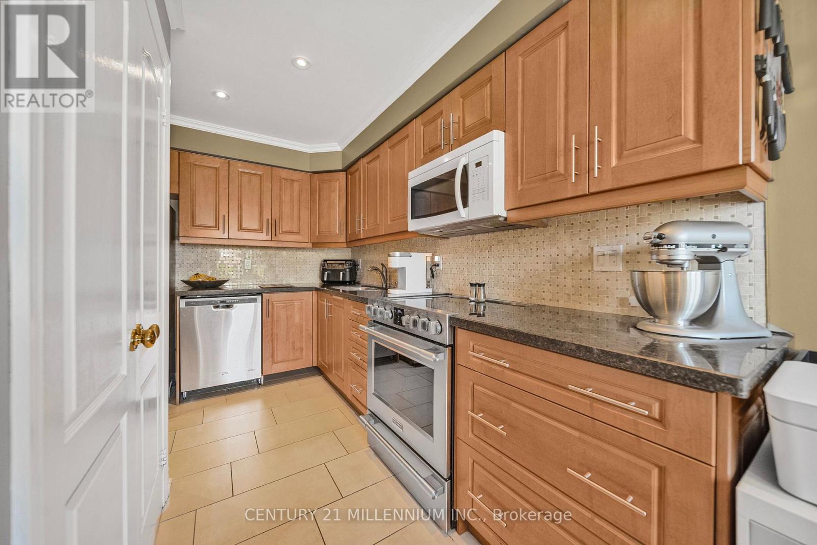 Photo 37 of 34 Gardenia Way, Caledon ON