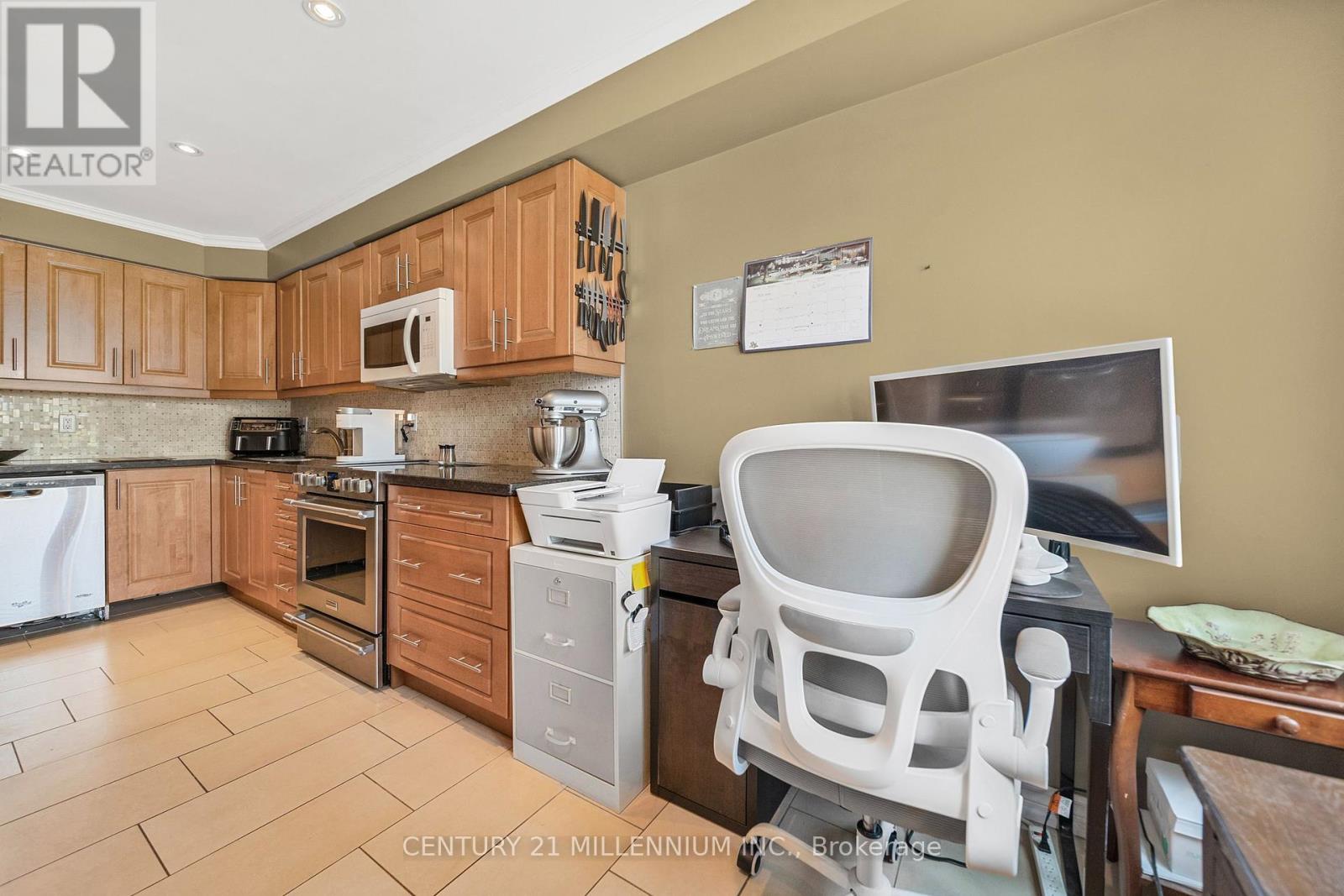 Photo 28 of 34 Gardenia Way, Caledon ON