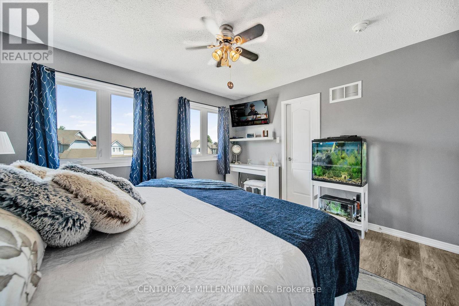 Photo 5 of 34 Gardenia Way, Caledon ON