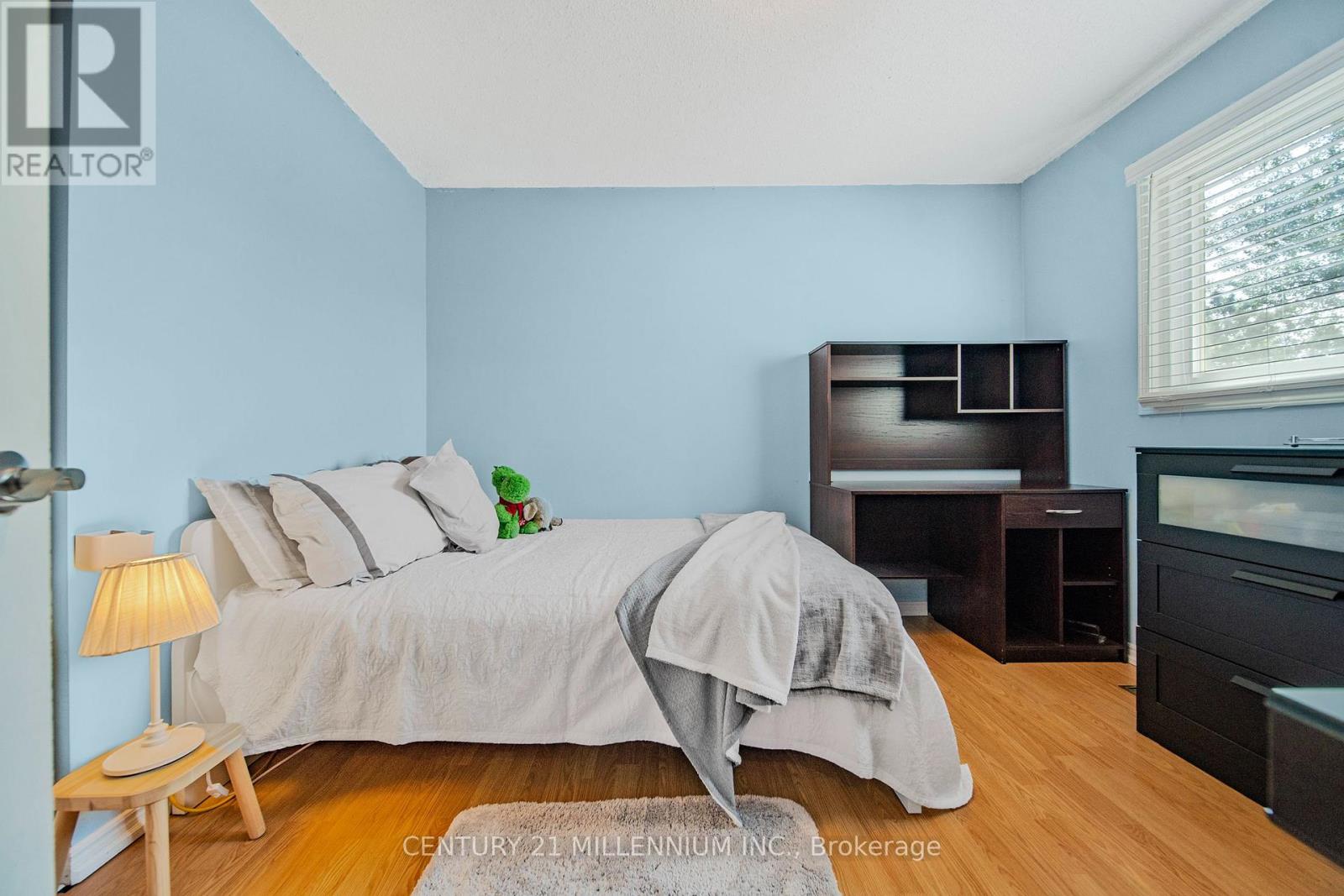 Photo 25 of 34 Gardenia Way, Caledon ON