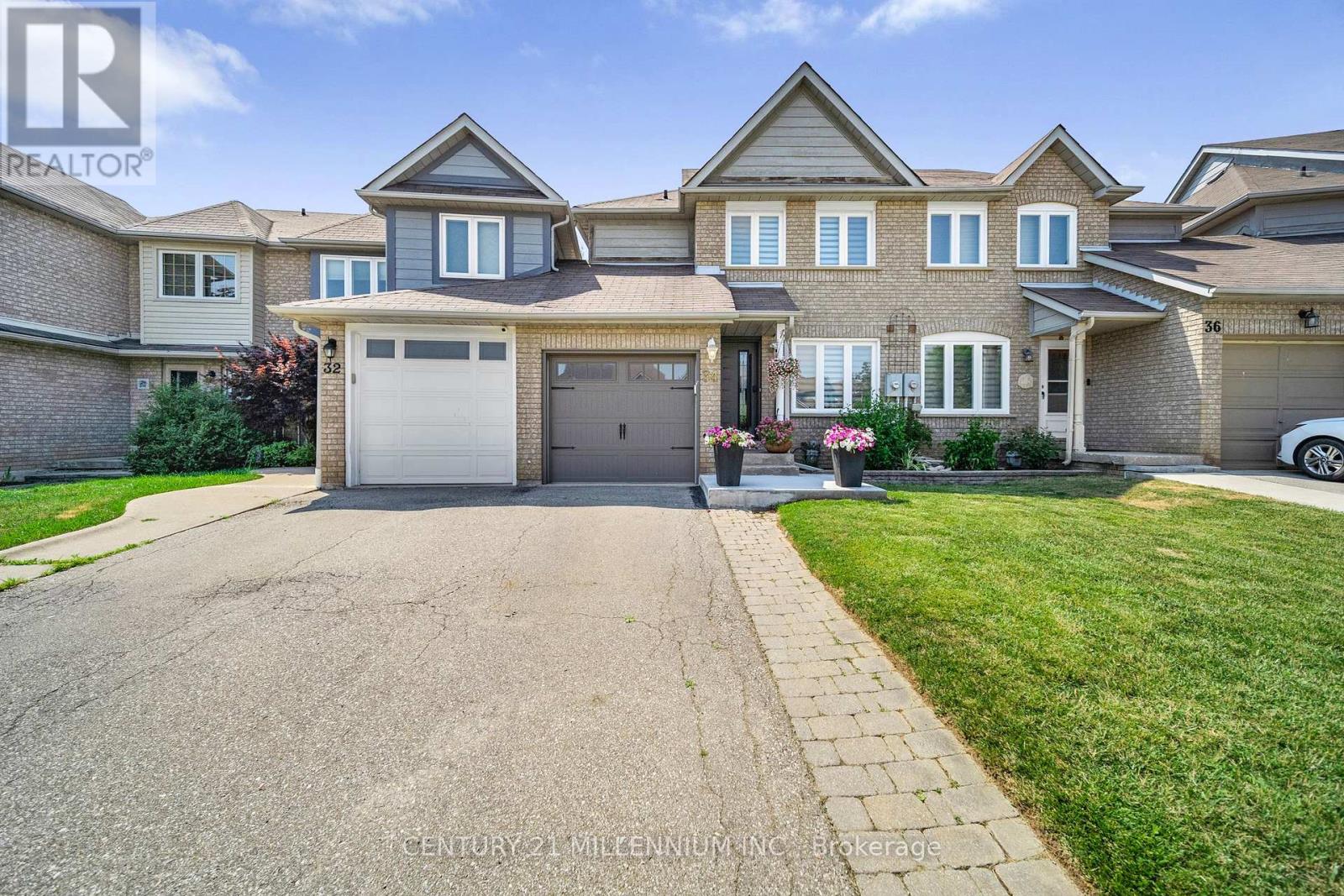 Photo 3 of 34 Gardenia Way, Caledon ON