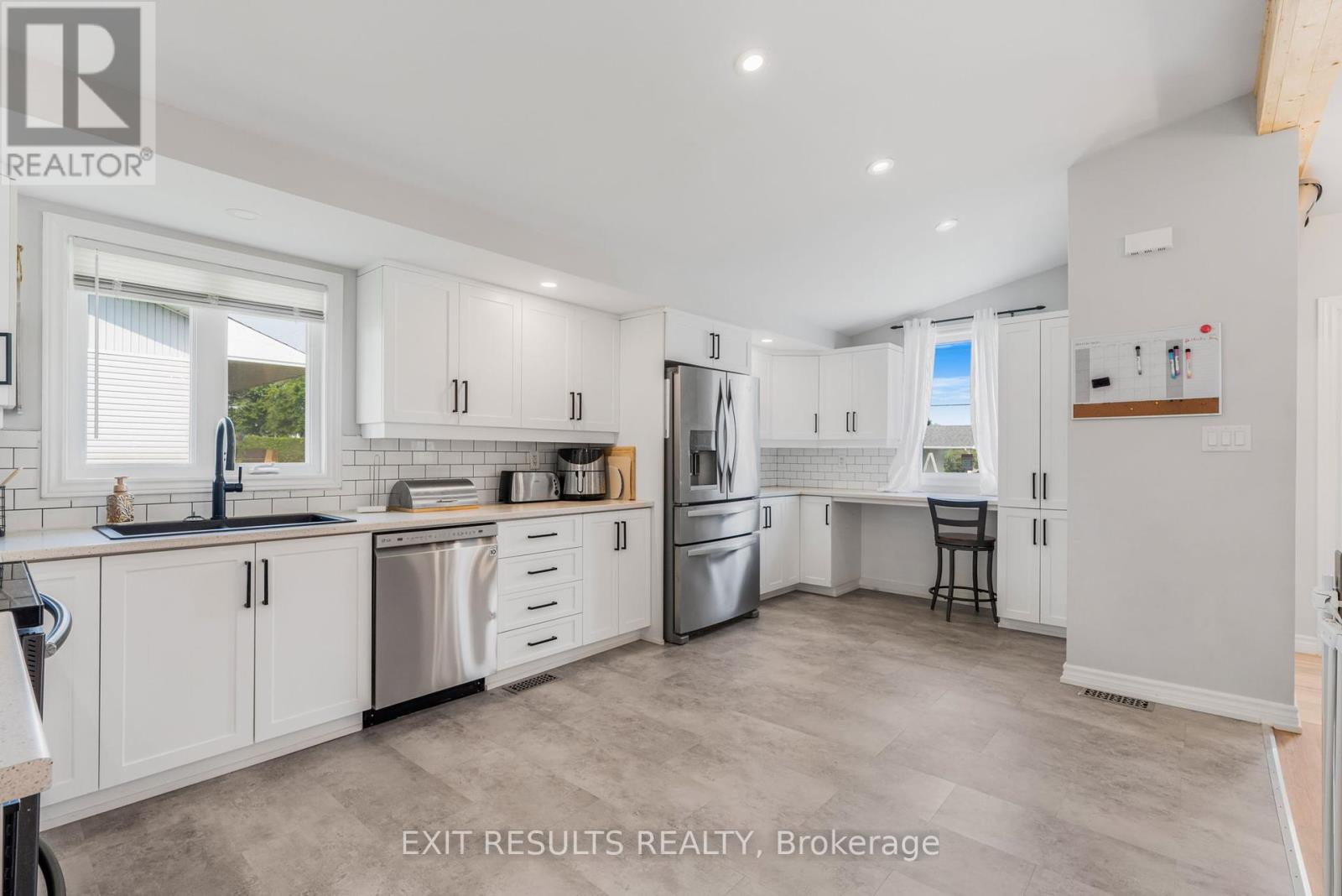 Photo 3 of 2250 Lapointe Street, Clarencerockland ON