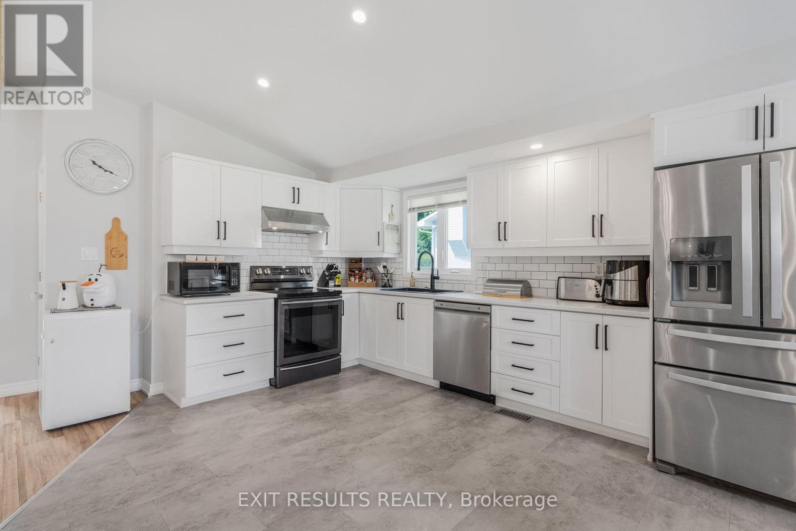 Photo 8 of 2250 Lapointe Street, Clarencerockland ON
