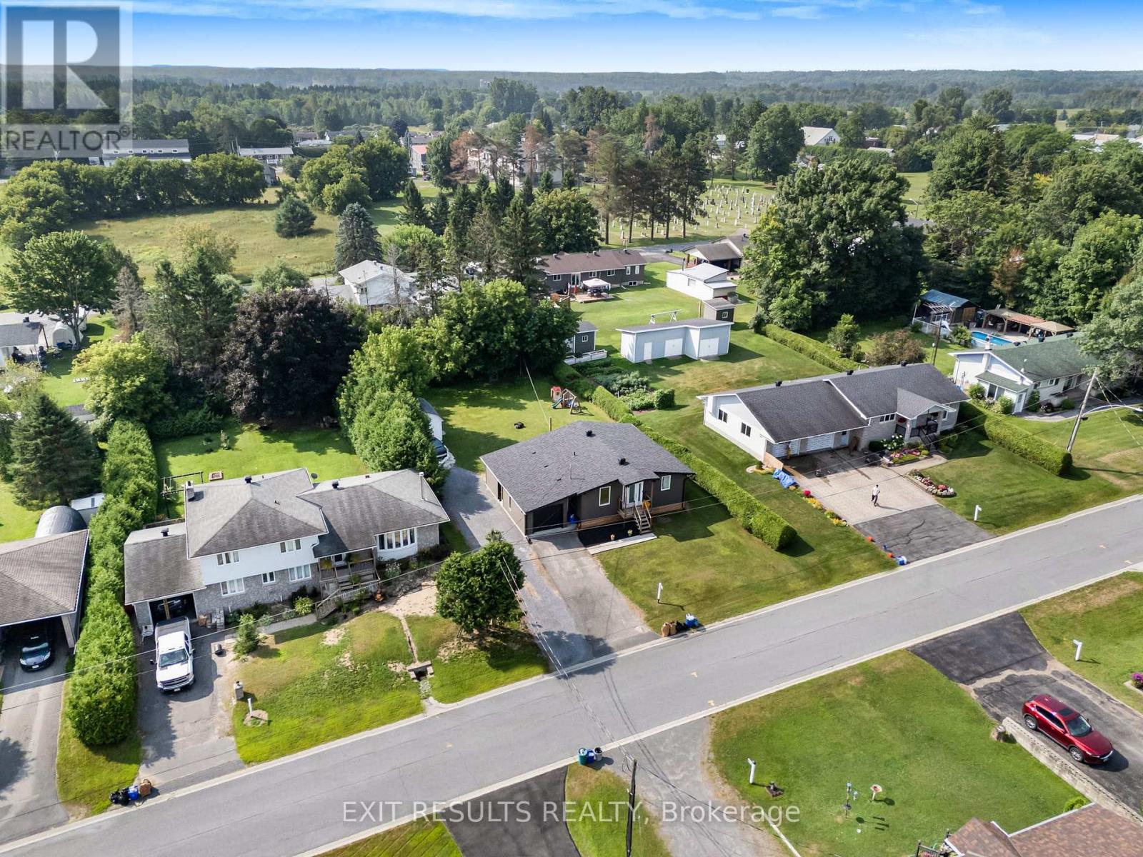 Photo 23 of 2250 Lapointe Street, Clarencerockland ON
