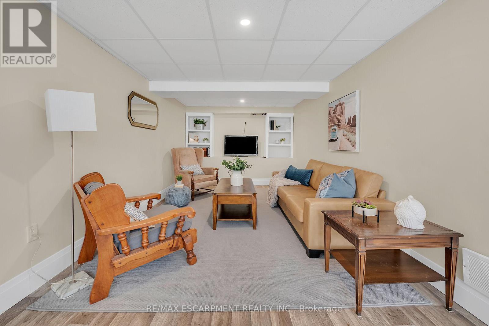 Photo 2 of 142 Mcneilly Road, Hamilton ON