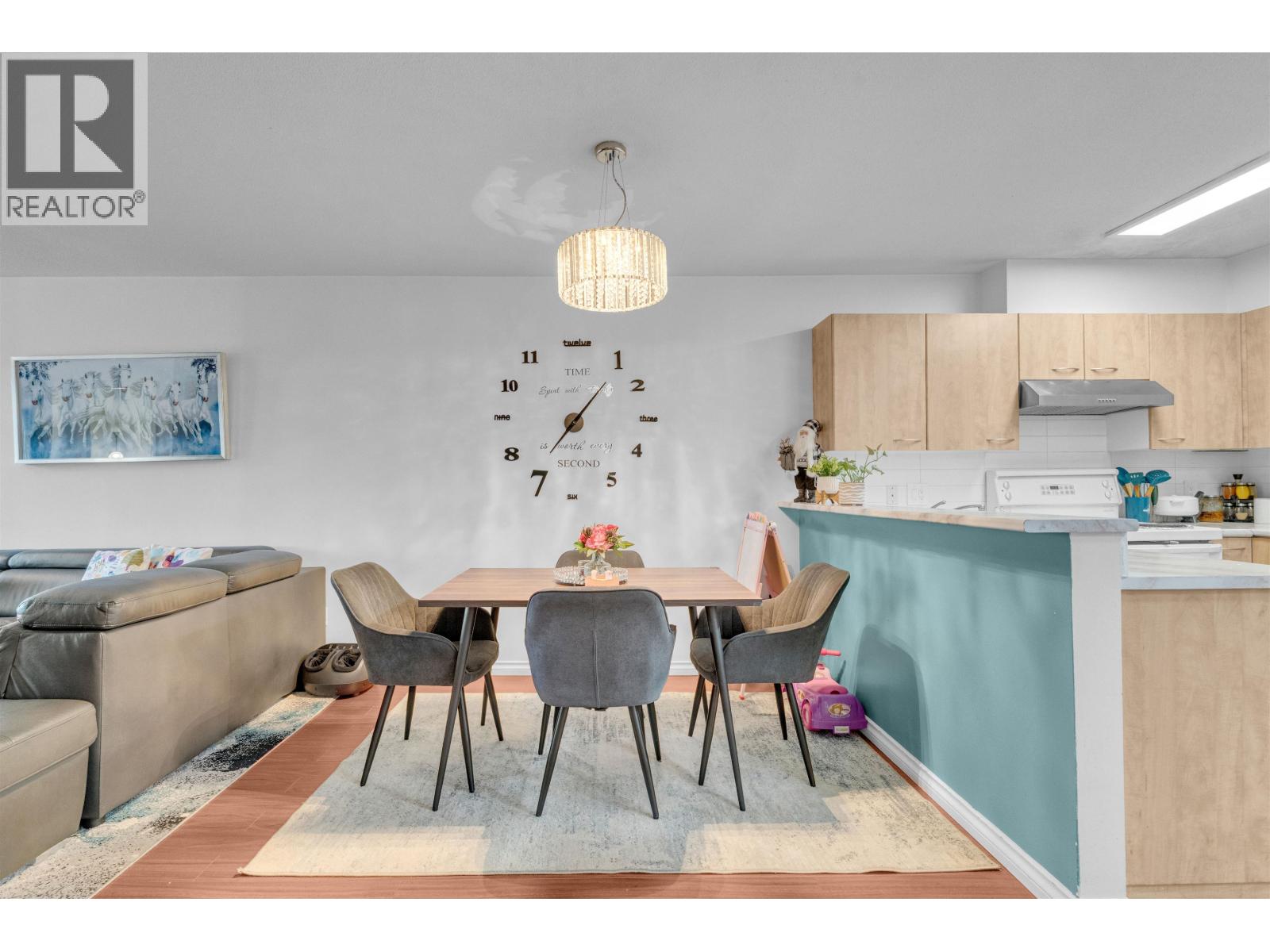 Photo 6 of 102 2973 Kingsway, Vancouver BC