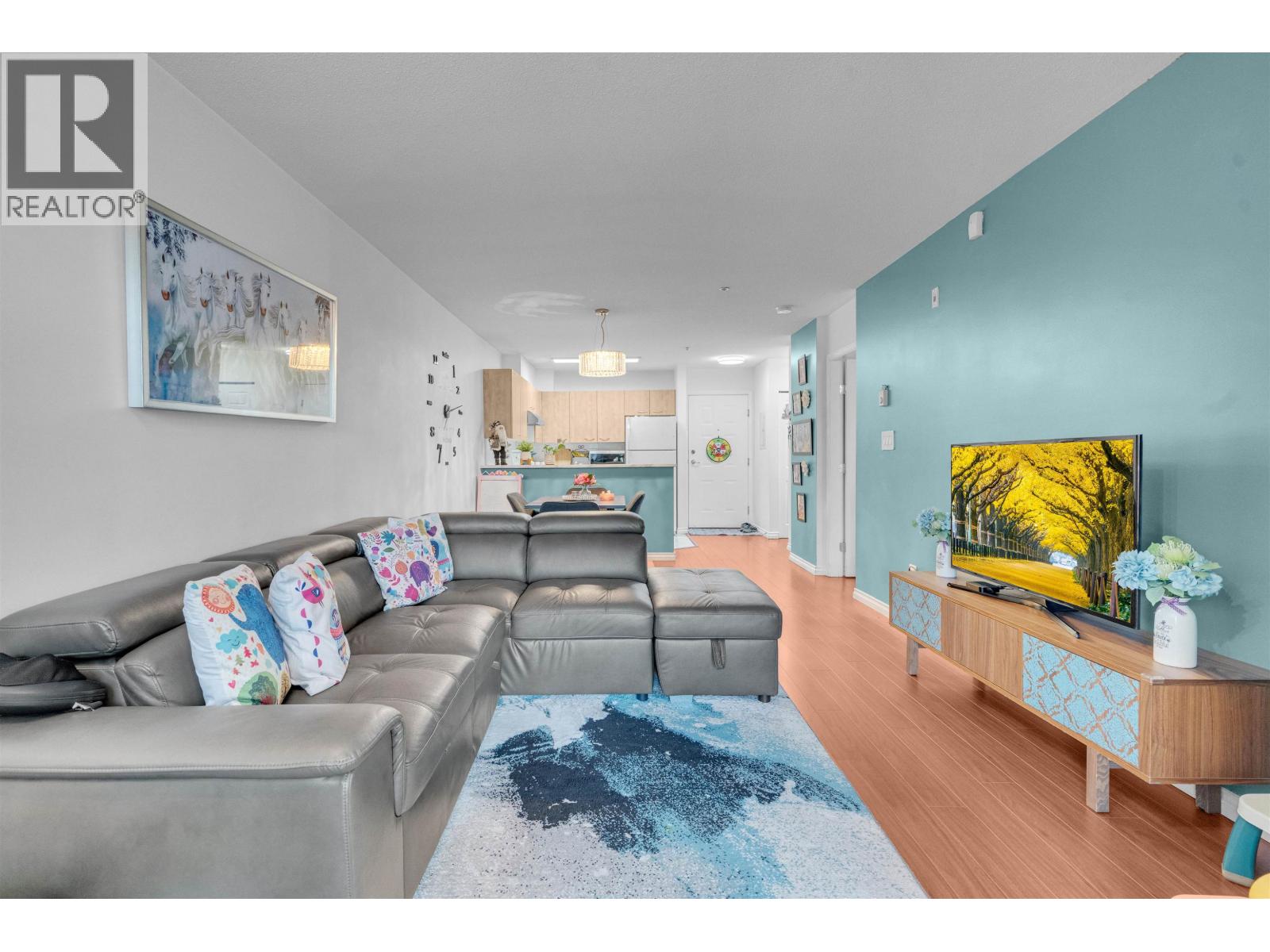 Photo 5 of 102 2973 Kingsway, Vancouver BC