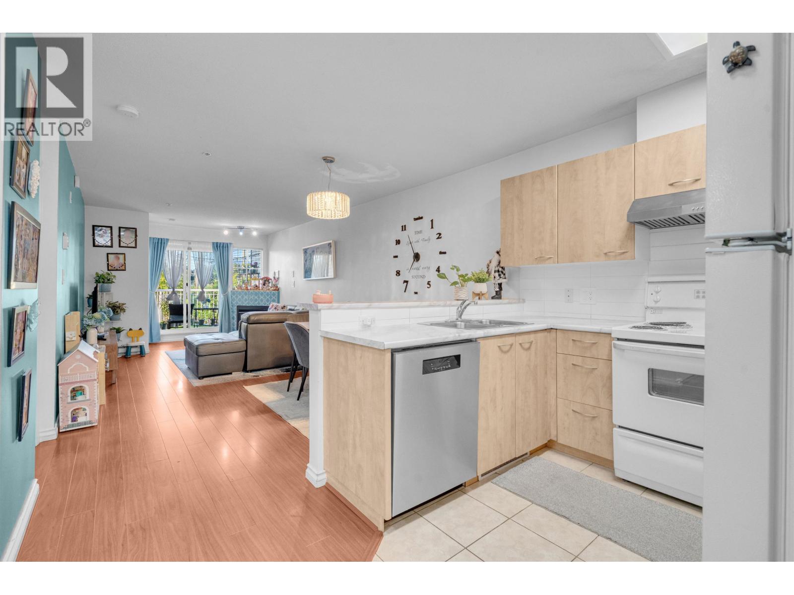 Photo 16 of 102 2973 Kingsway, Vancouver BC