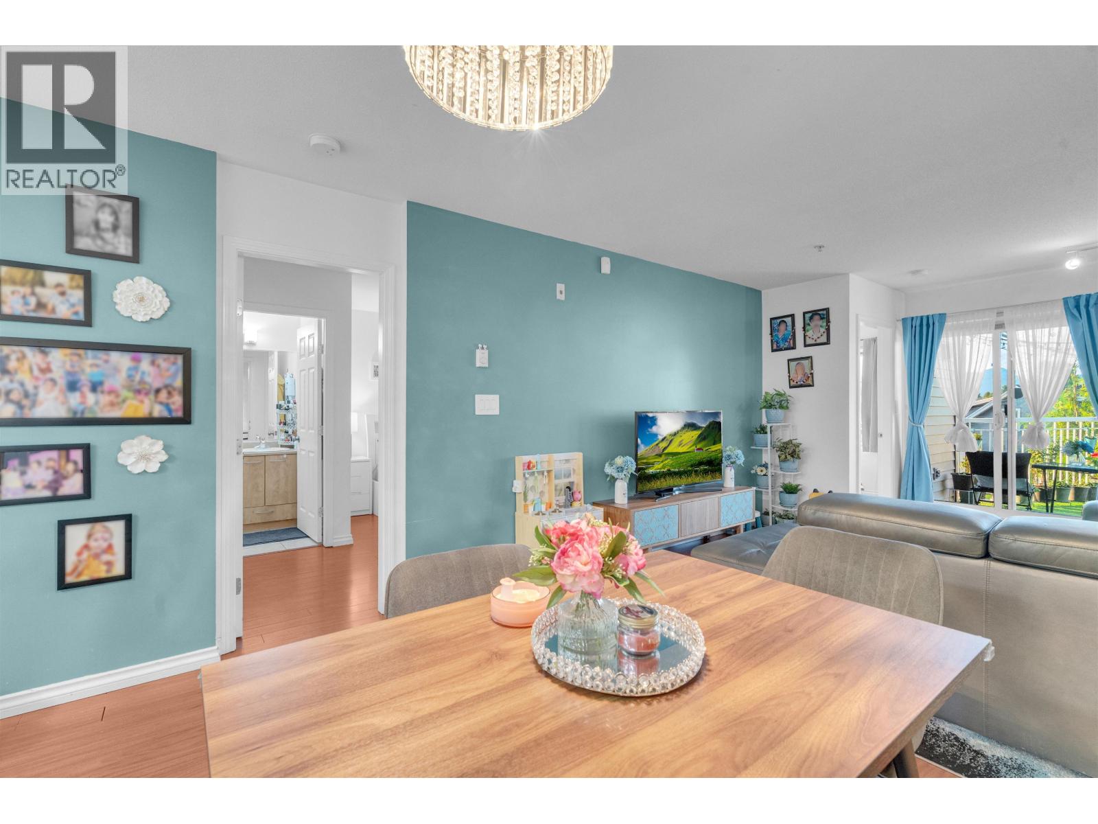 Photo 7 of 102 2973 Kingsway, Vancouver BC