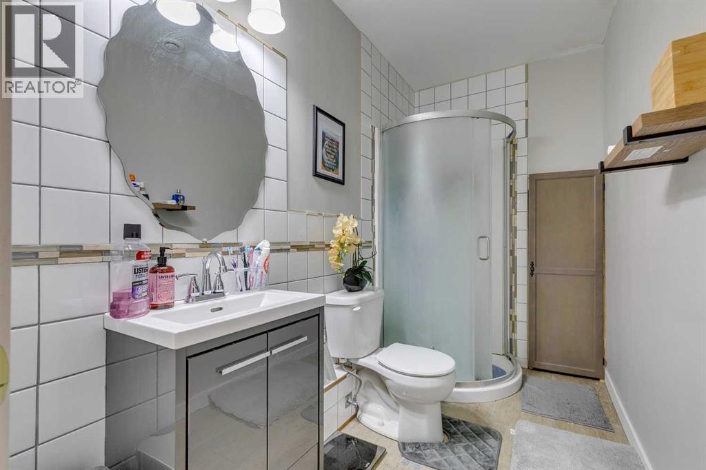 Single Family House 4 Level for Sale in  Sage Bluff Drive NW Sage Hill Calgary 