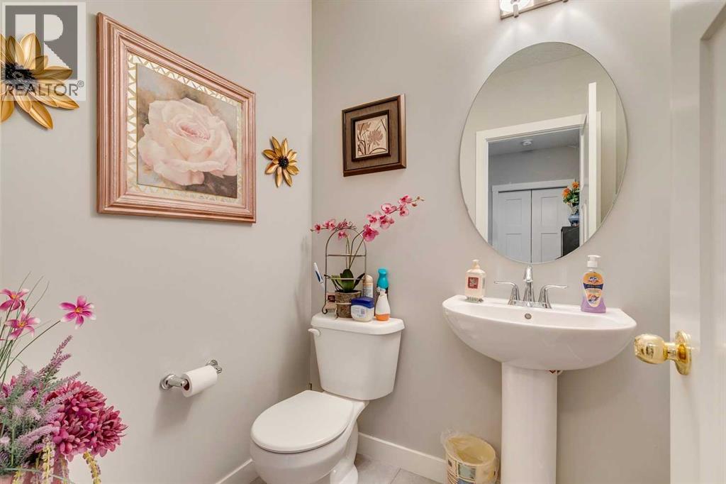 Single Family House 4 Level for Sale in  Sage Bluff Drive NW Sage Hill Calgary 