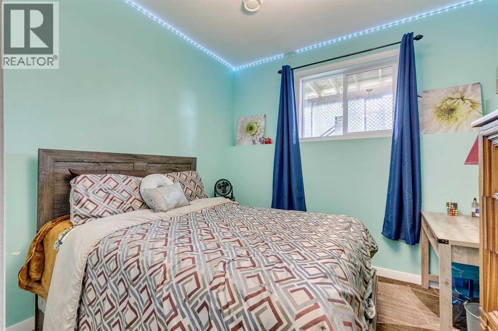 Single Family House 4 Level for Sale in  Sage Bluff Drive NW Sage Hill Calgary 