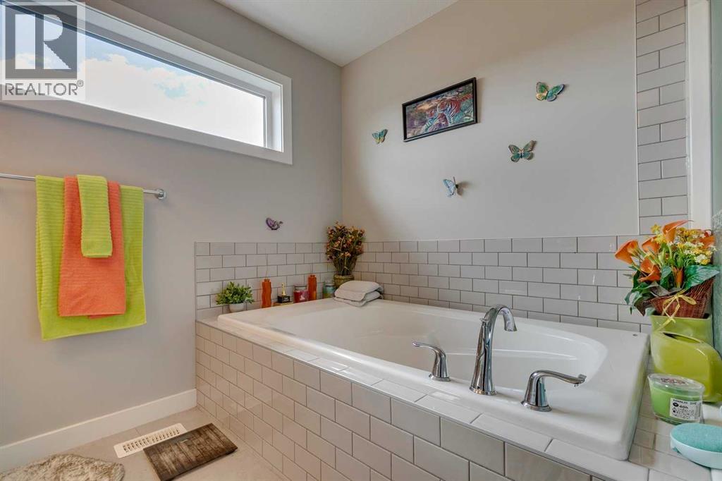 Single Family House 4 Level for Sale in  Sage Bluff Drive NW Sage Hill Calgary 