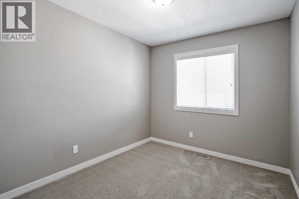 Photo 29 of 42 Willow Drive, Cochrane AB