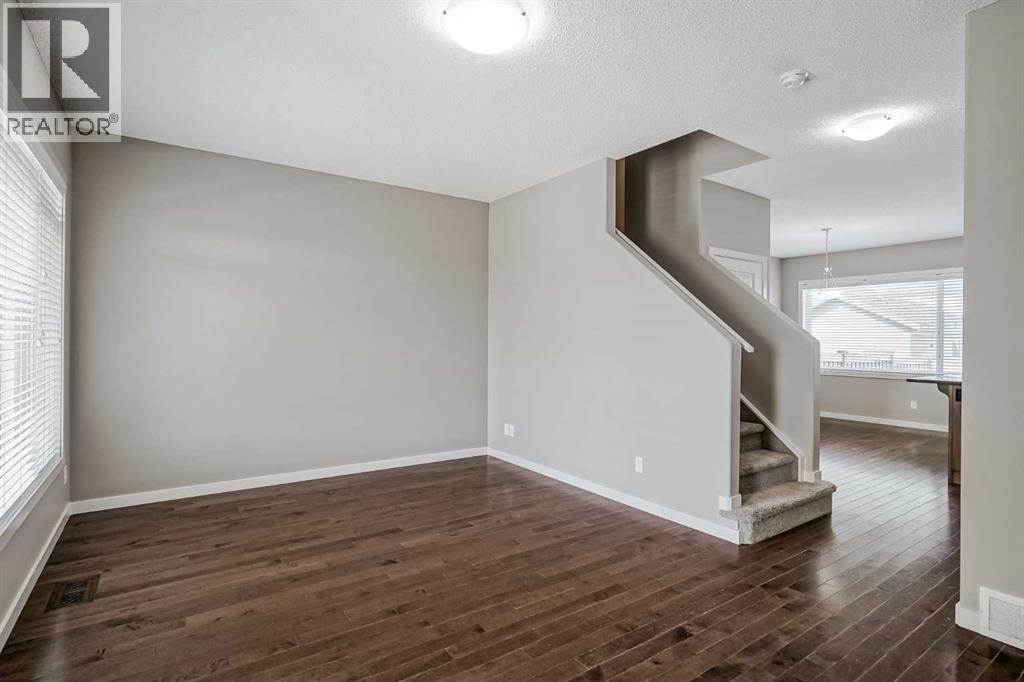 Photo 11 of 42 Willow Drive, Cochrane AB