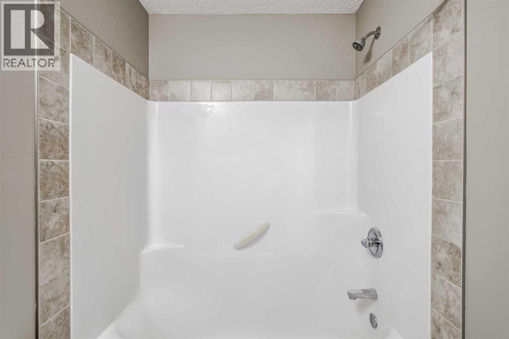 Photo 32 of 42 Willow Drive, Cochrane AB
