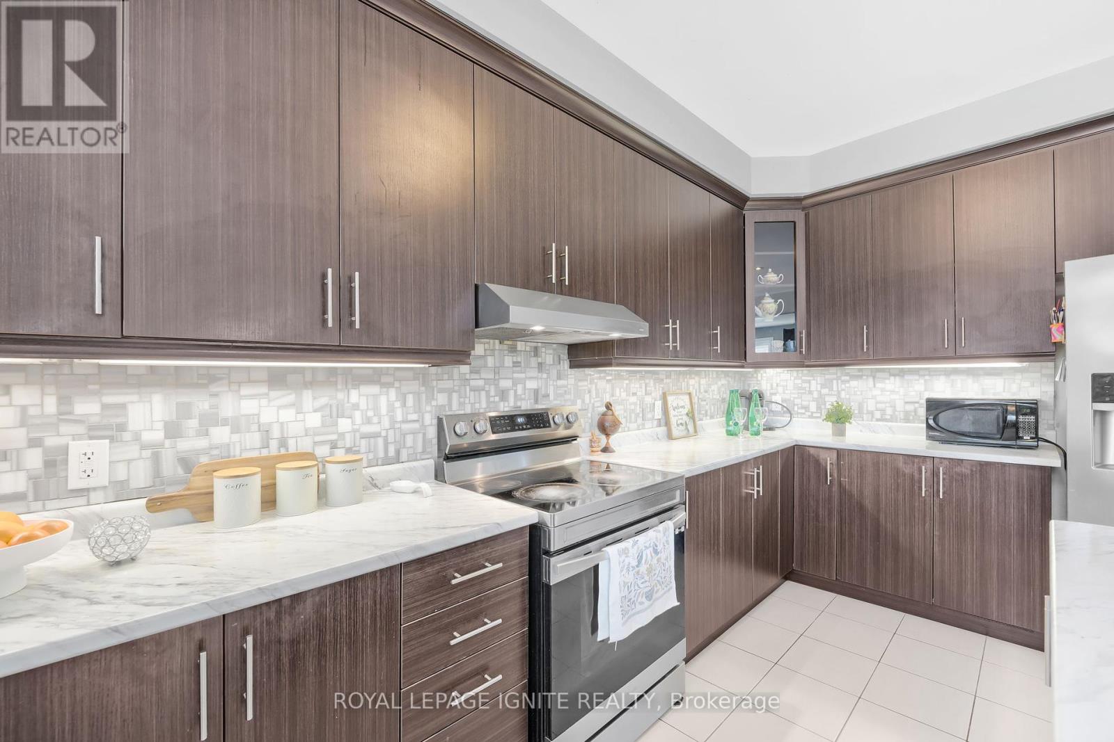Photo 29 of 210 Blackwell Crescent, Oshawa ON