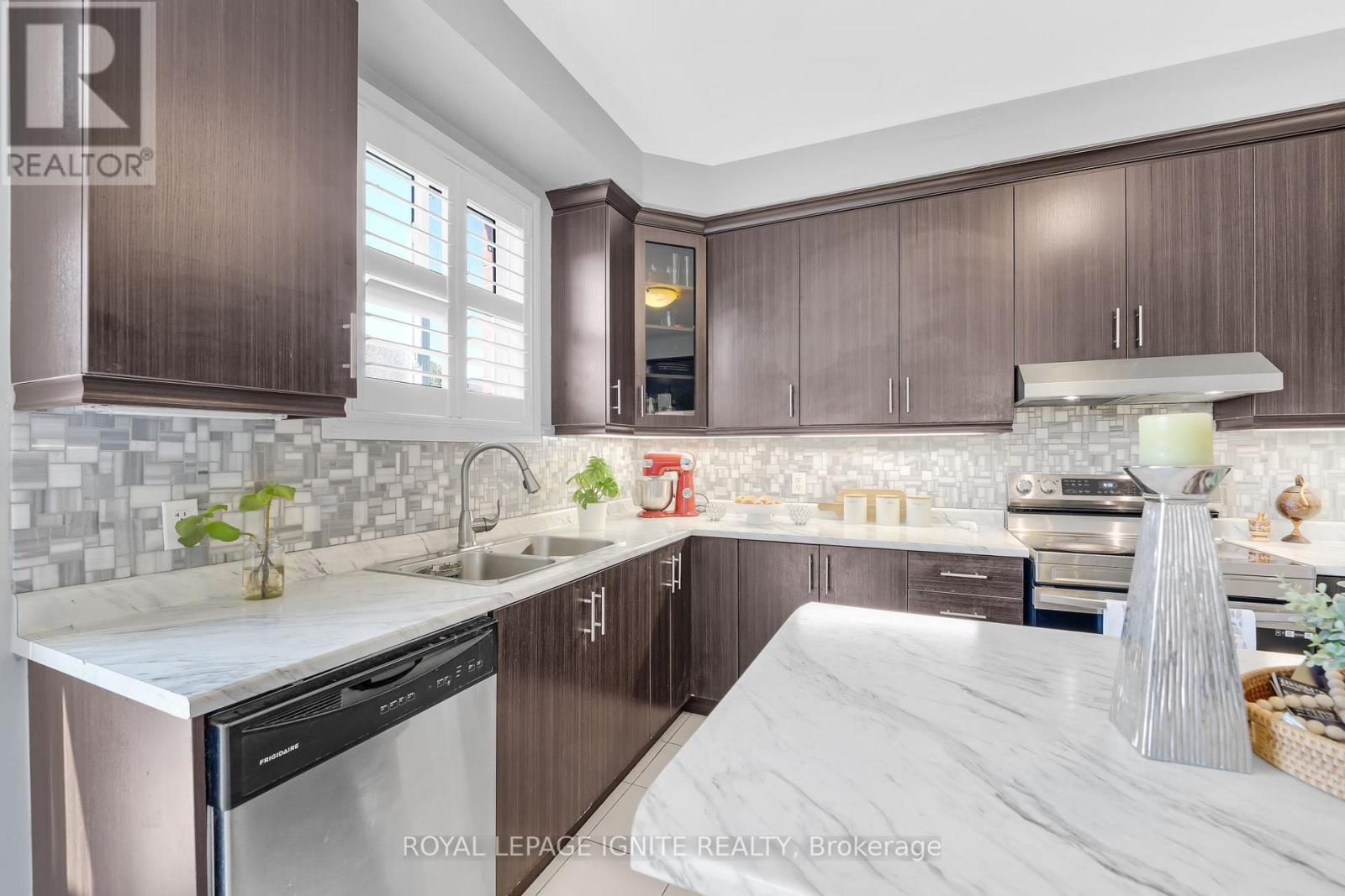 Photo 40 of 210 Blackwell Crescent, Oshawa ON