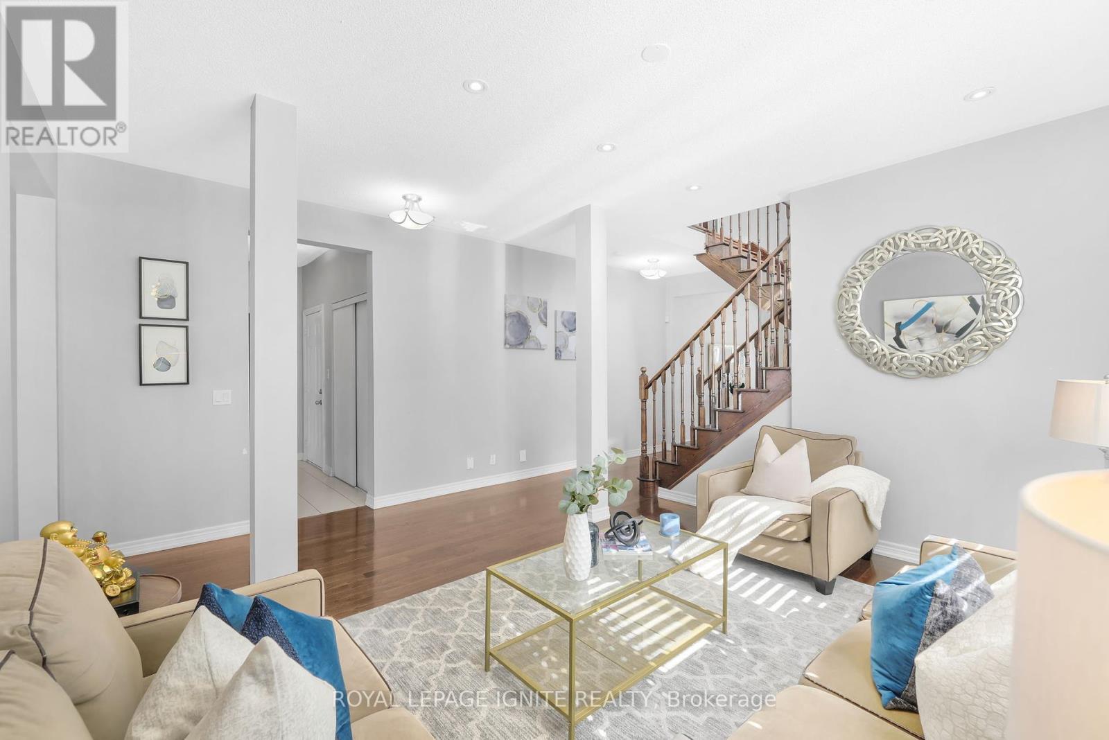 Photo 9 of 210 Blackwell Crescent, Oshawa ON