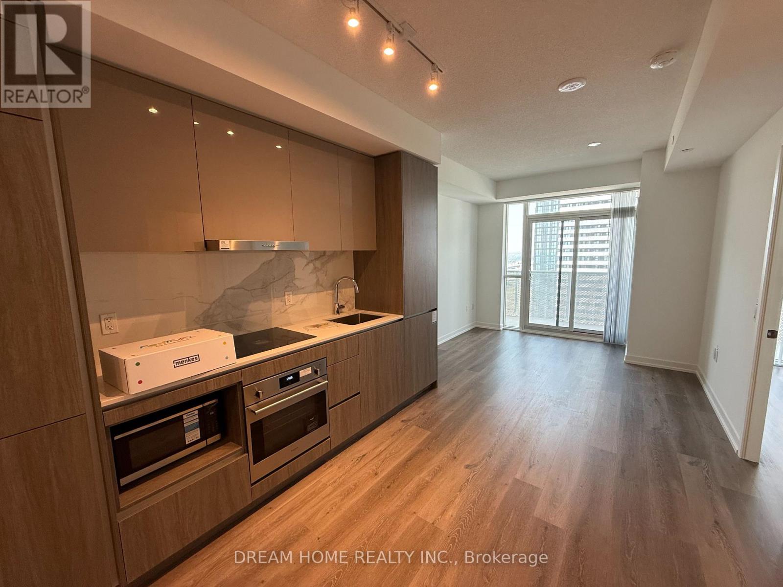 Photo 10 of 3202 28 Interchange Way, Vaughan ON