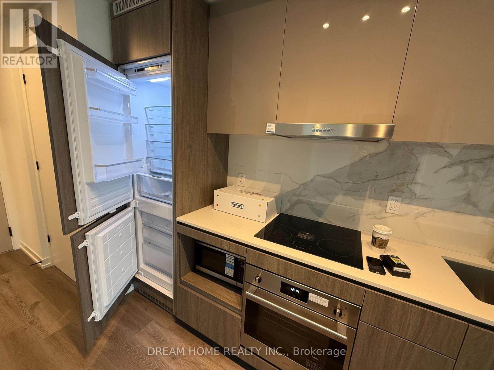 Photo 11 of 3202 28 Interchange Way, Vaughan ON