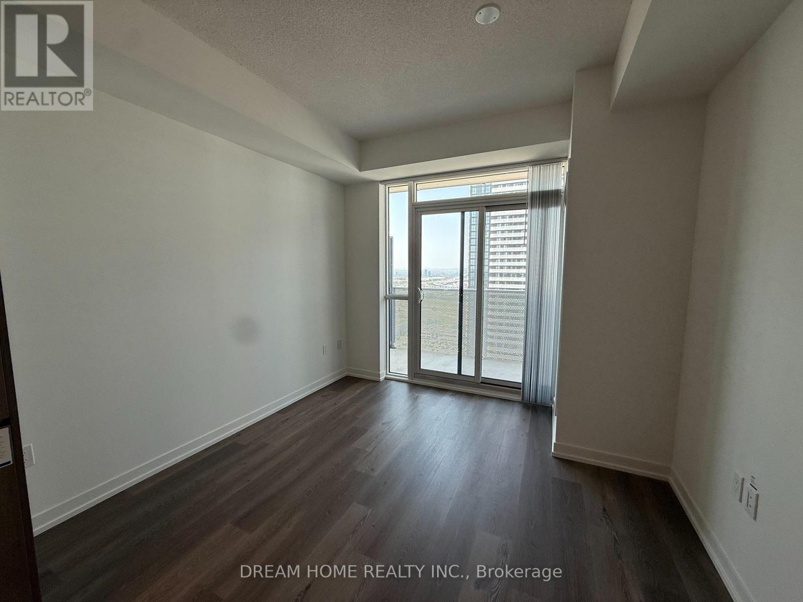 Photo 3 of 3202 28 Interchange Way, Vaughan ON