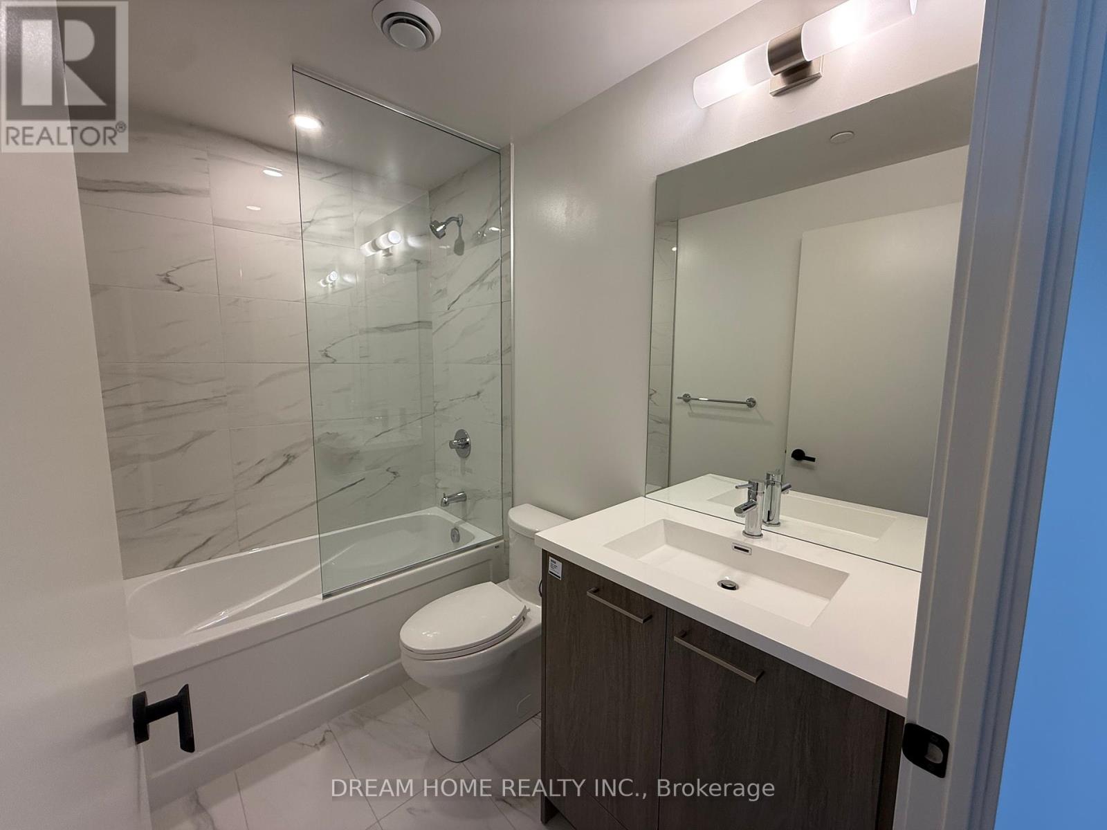 Photo 7 of 3202 28 Interchange Way, Vaughan ON