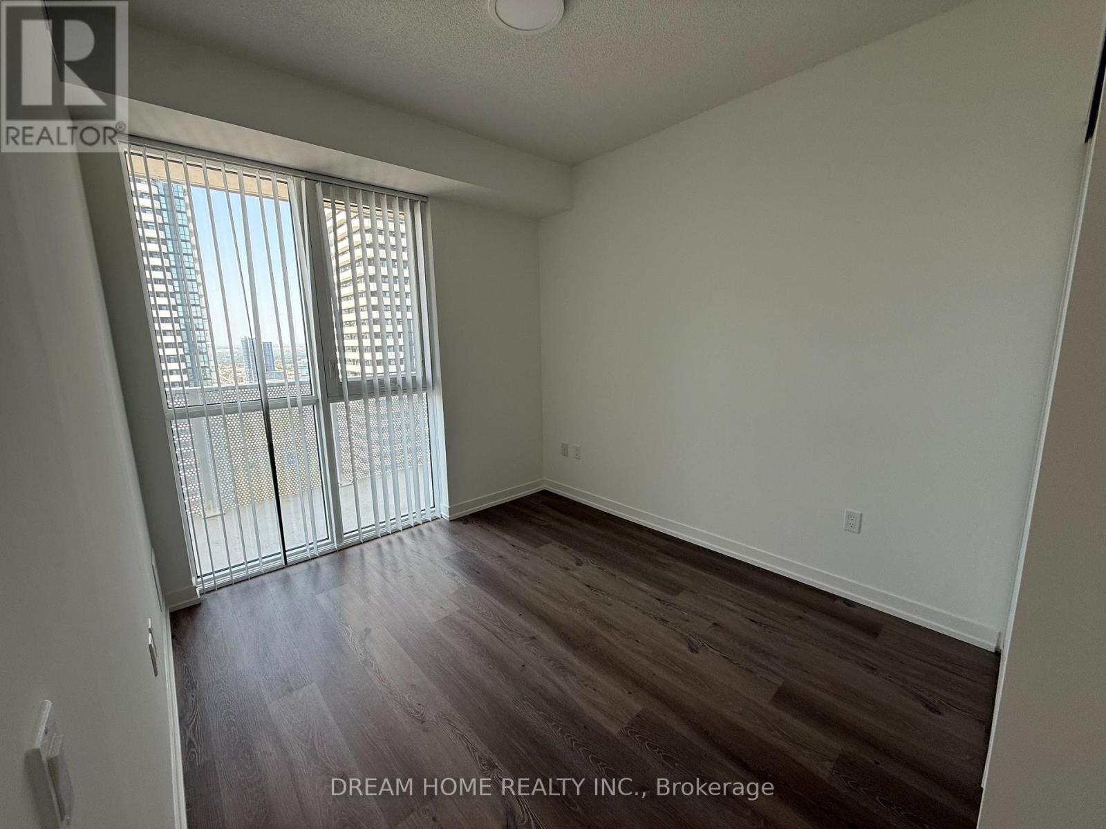 Photo 9 of 3202 28 Interchange Way, Vaughan ON