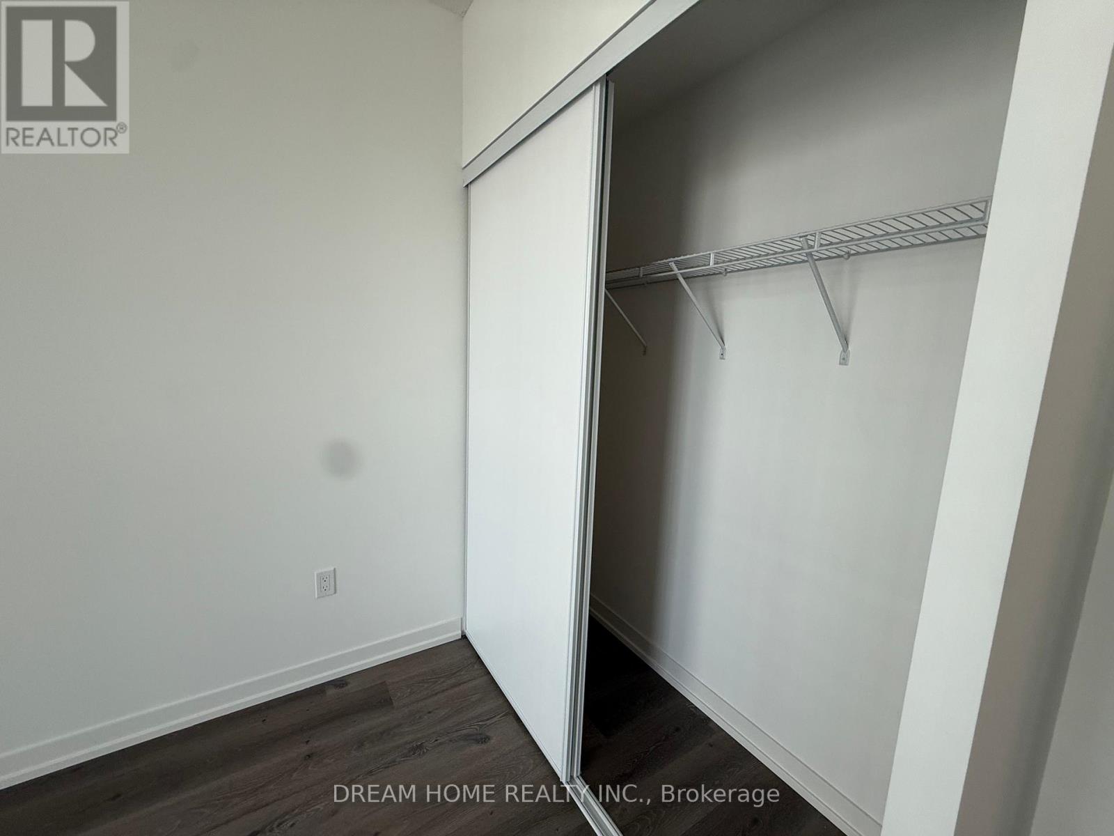 Photo 2 of 3202 28 Interchange Way, Vaughan ON