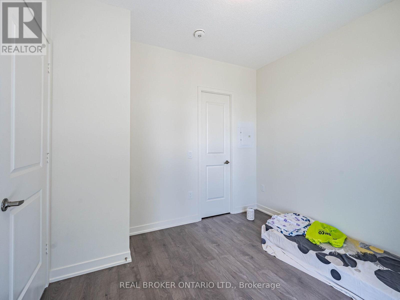 Photo 25 of 2906 38 Annie Craig Drive S, Toronto ON