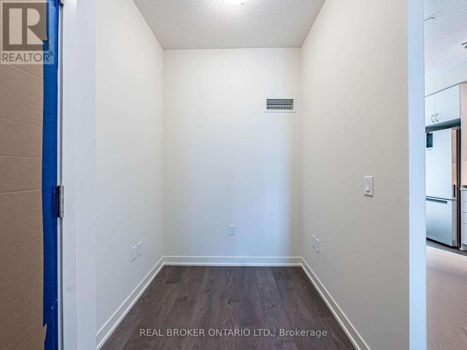 Photo 11 of 2906 38 Annie Craig Drive S, Toronto ON