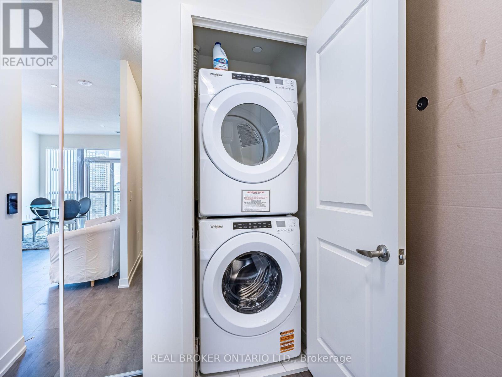 Photo 16 of 2906 38 Annie Craig Drive S, Toronto ON