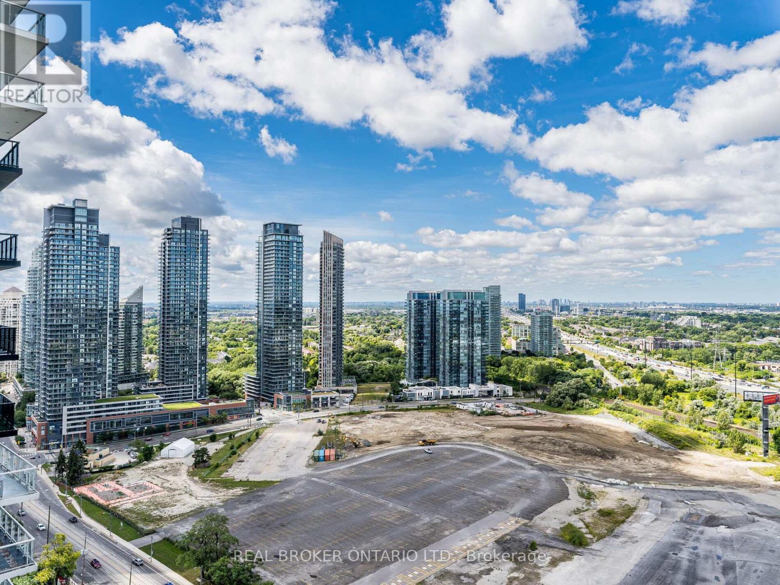 Photo 14 of 2906 38 Annie Craig Drive S, Toronto ON