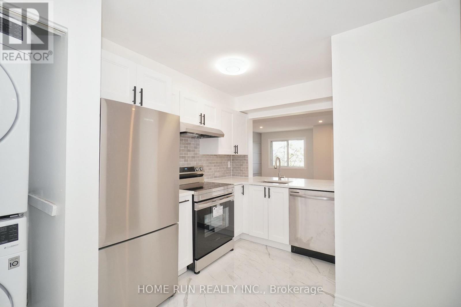 Photo 7 of 303 214 Viewmount Drive, Ottawa ON