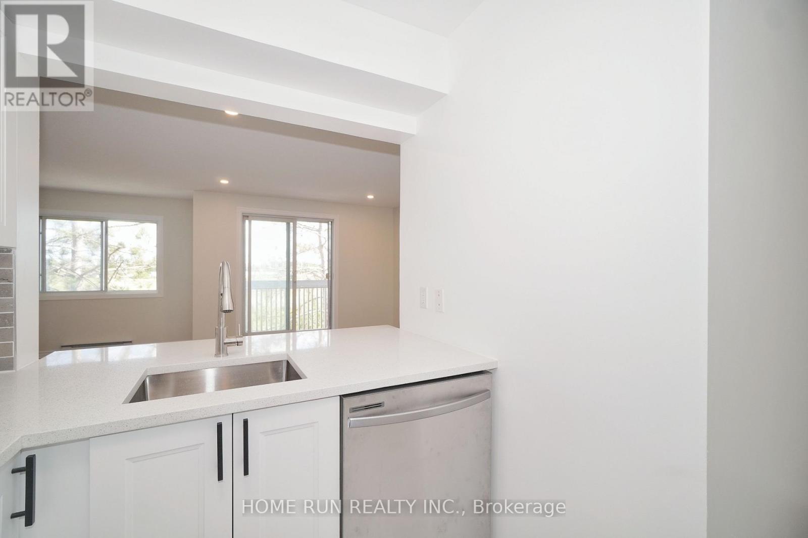 Photo 28 of 303 214 Viewmount Drive, Ottawa ON