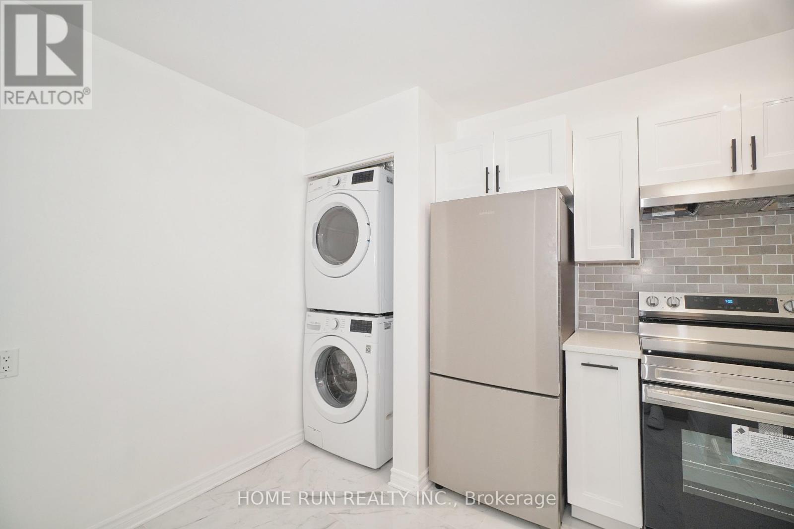 Photo 20 of 303 214 Viewmount Drive, Ottawa ON