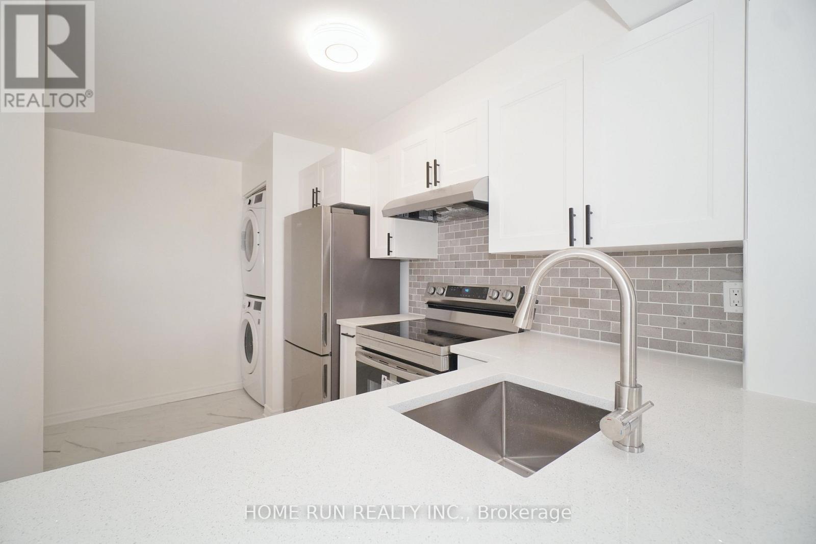 Photo 17 of 303 214 Viewmount Drive, Ottawa ON