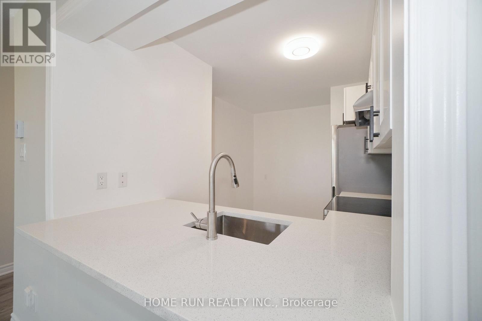 Photo 11 of 303 214 Viewmount Drive, Ottawa ON
