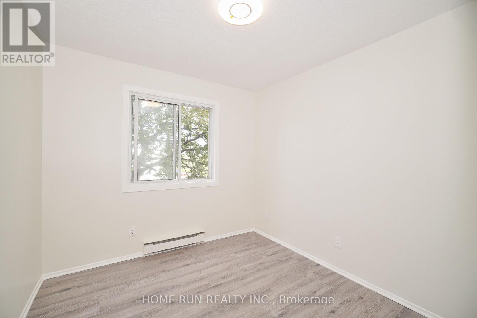 Photo 18 of 303 214 Viewmount Drive, Ottawa ON