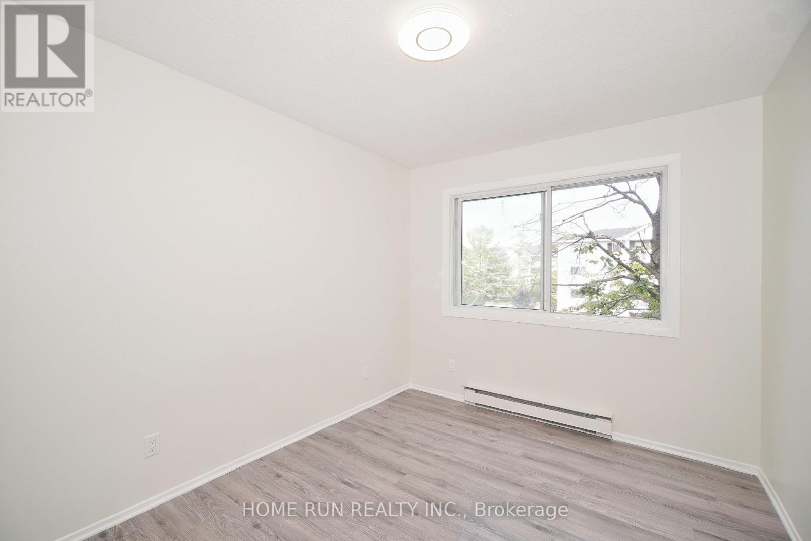 Photo 12 of 303 214 Viewmount Drive, Ottawa ON
