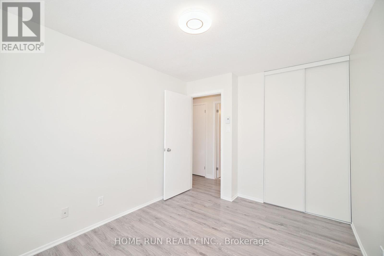 Photo 9 of 303 214 Viewmount Drive, Ottawa ON