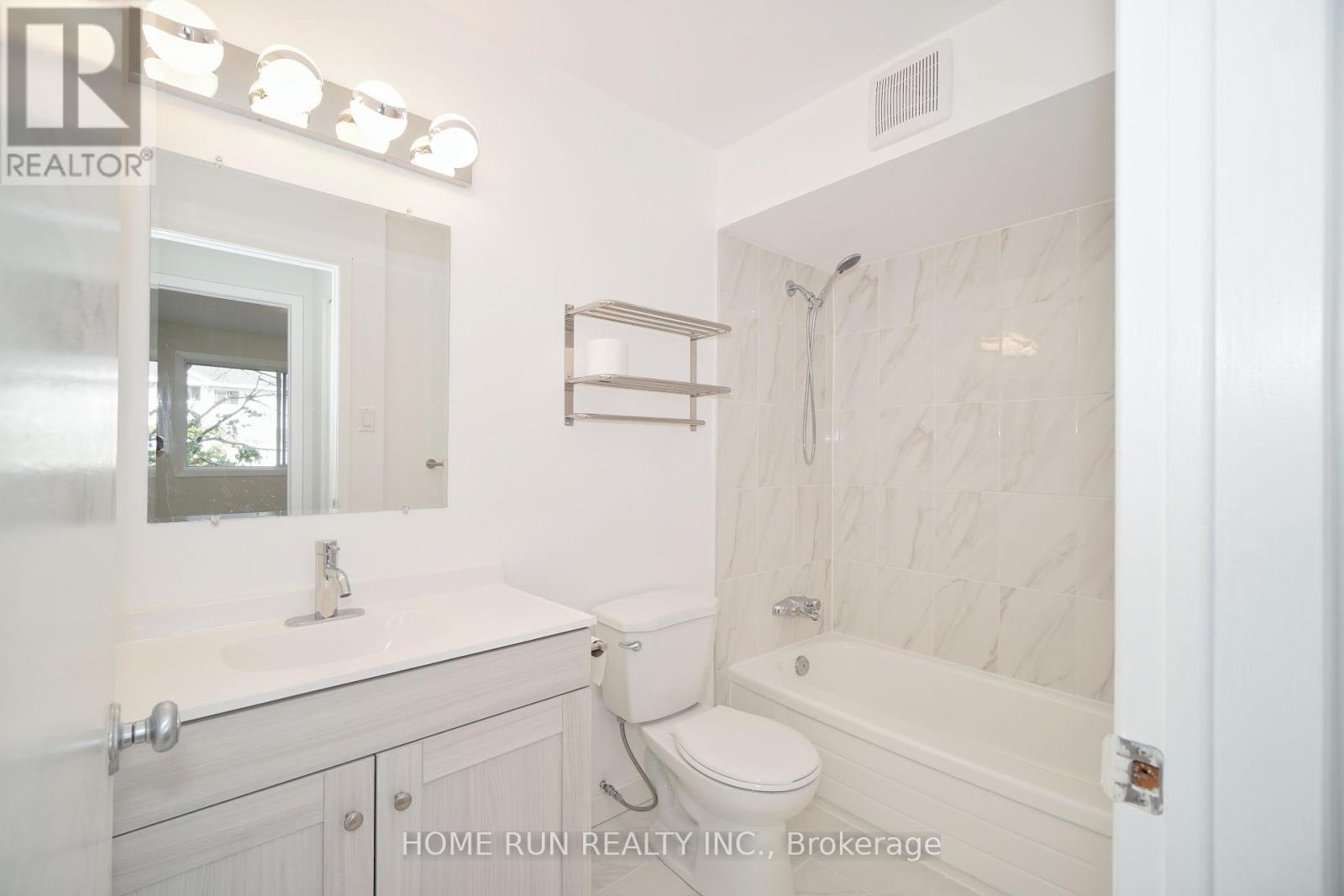Photo 2 of 303 214 Viewmount Drive, Ottawa ON