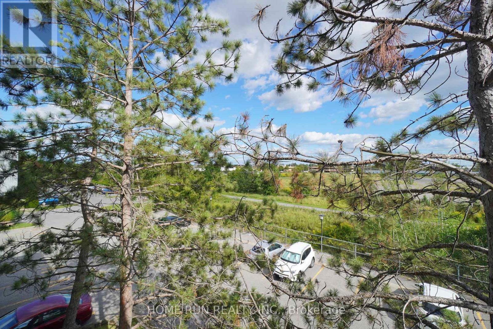 Photo 10 of 303 214 Viewmount Drive, Ottawa ON