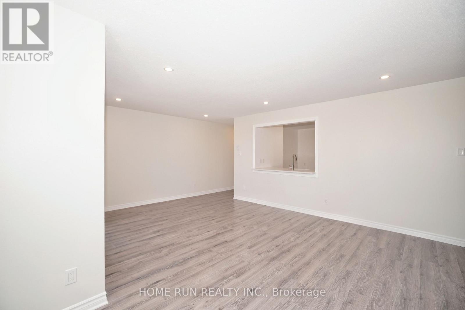 Photo 6 of 303 214 Viewmount Drive, Ottawa ON