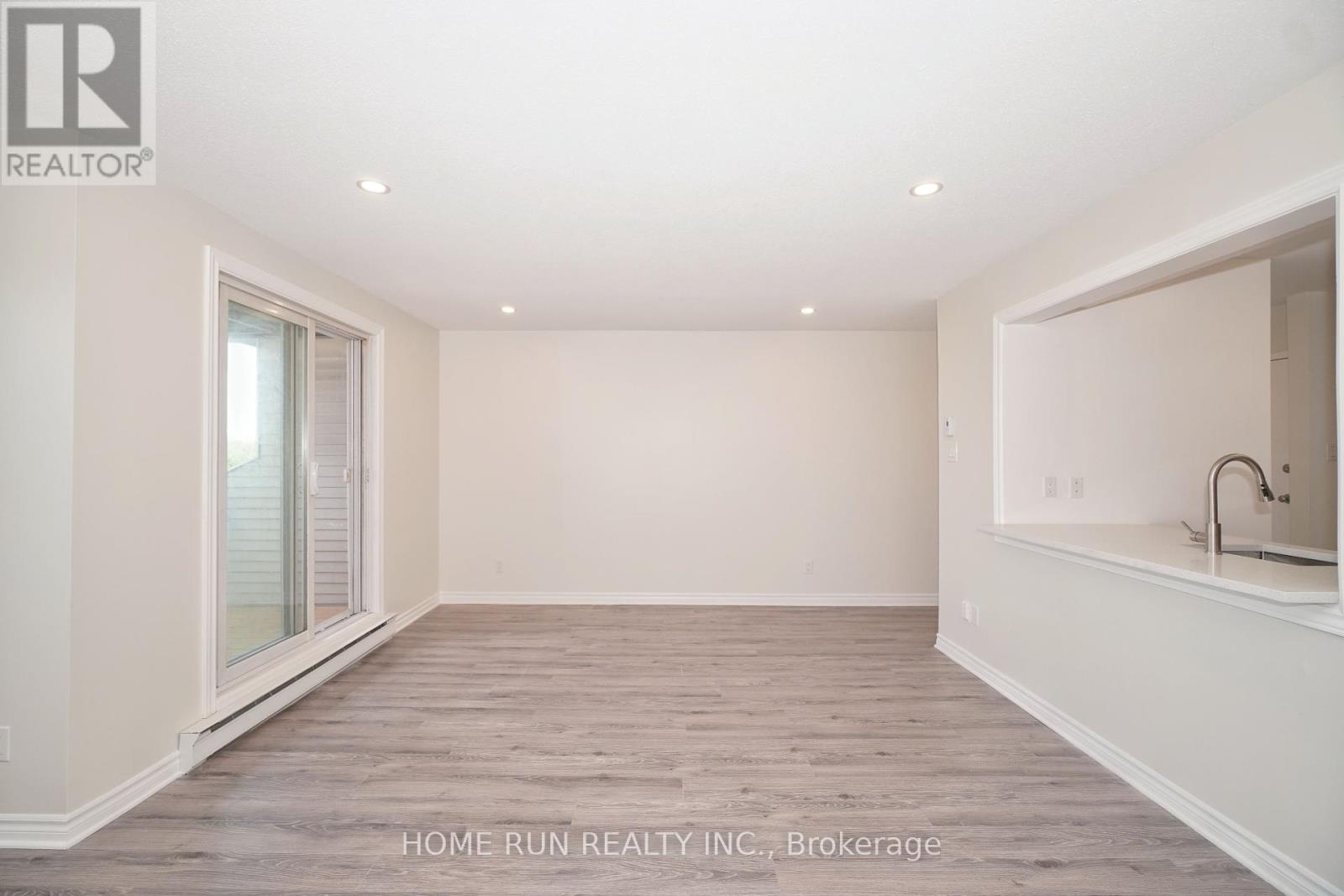 Photo 29 of 303 214 Viewmount Drive, Ottawa ON