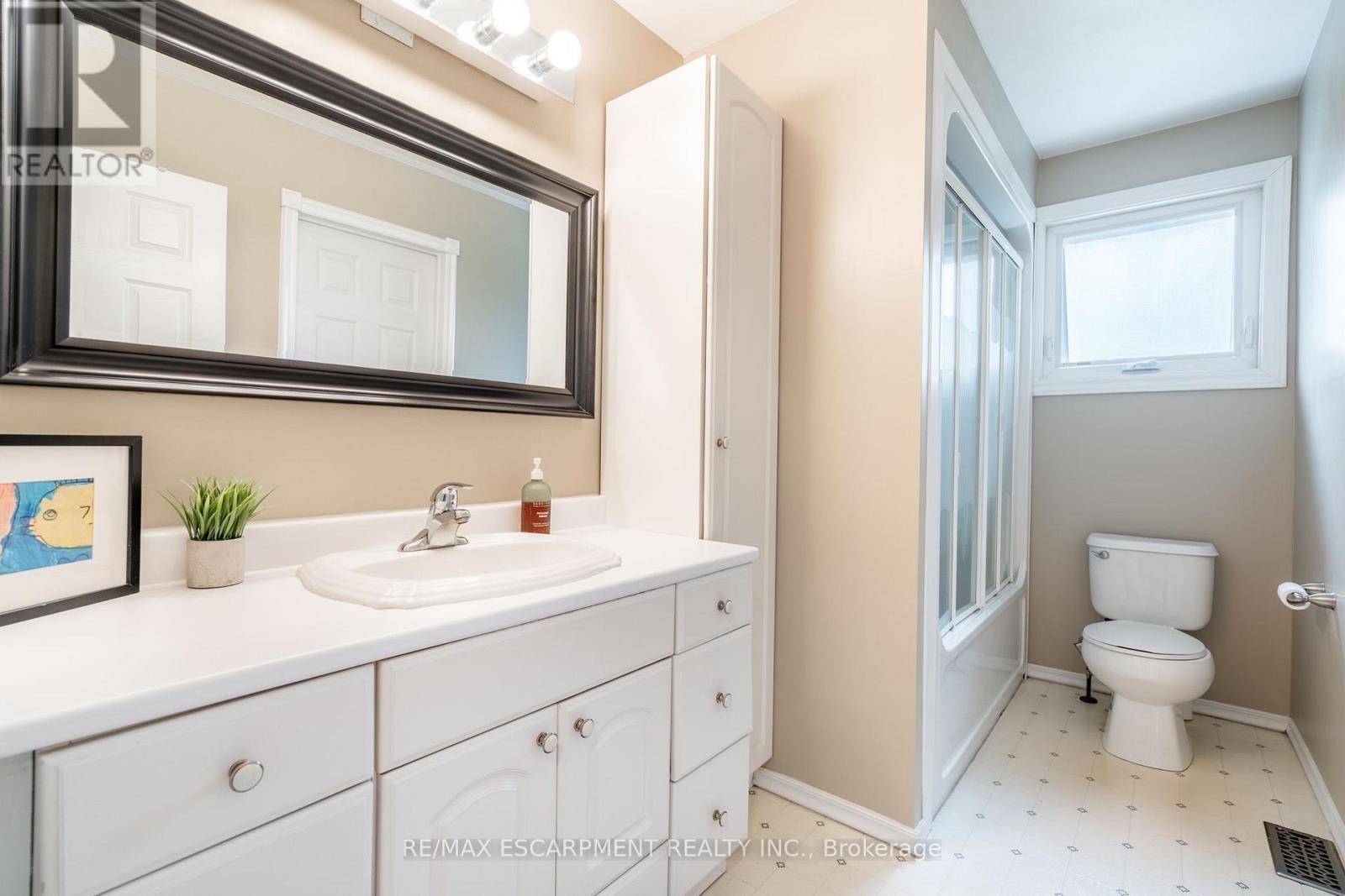Photo 21 of 152 Concession 7 Road E, Hamilton ON